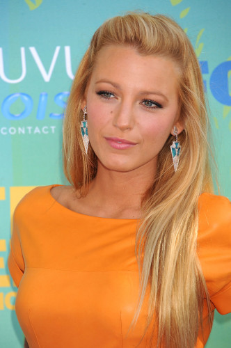Blake Lively Teen 2011 Choice Awards (39)